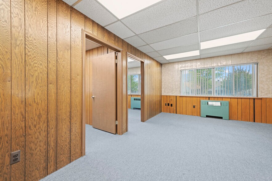 More Photos Of 28475 Greenfield Rd, Southfield Office For Sale
