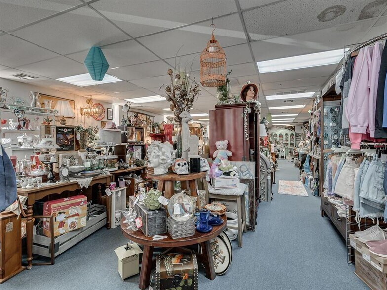 More Photos Of 6726 NW 38th St, Bethany Office For Sale