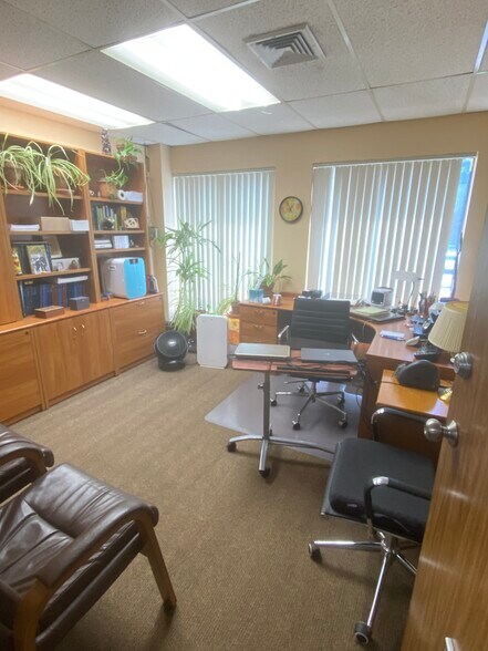 More Photos Of 505 Northern Blvd, Great Neck Office For Lease
