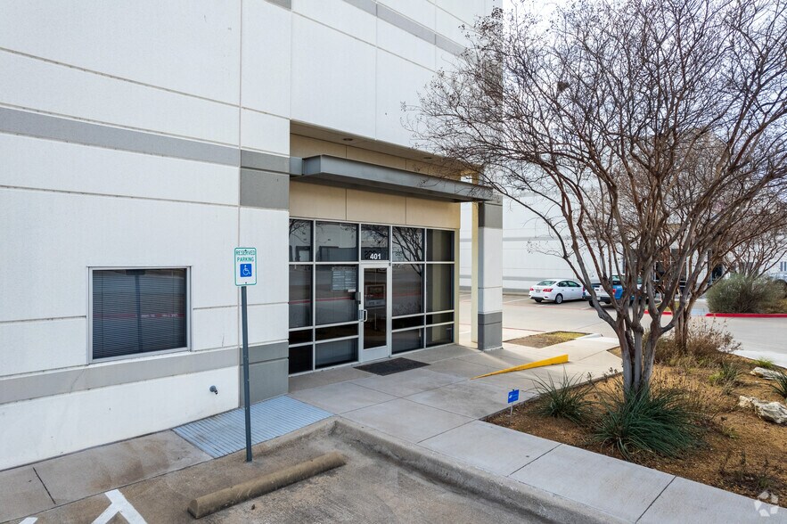 More Photos Of 2951 Northern Cross Blvd, Fort Worth Unknown For Lease