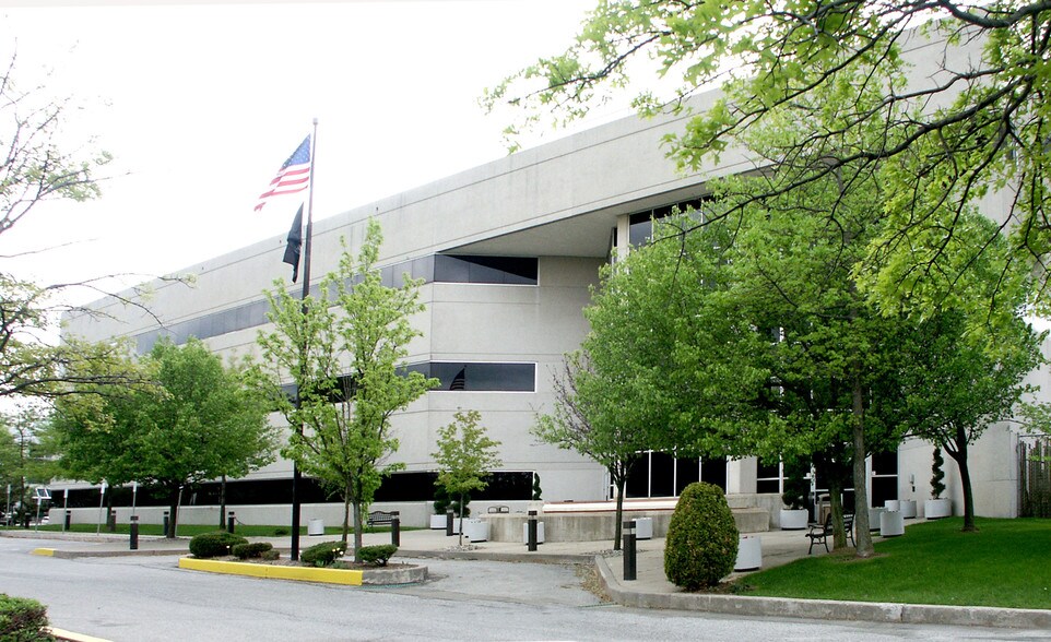 More Photos Of 1 Teleport Dr, Staten Island Office For Lease