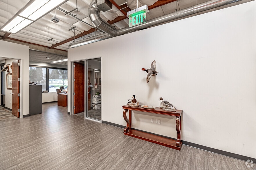 More Photos Of 350 E Orangethorpe Ave, Placentia Warehouse For Lease