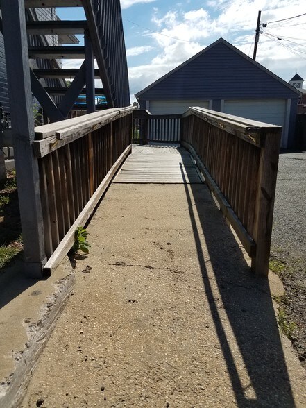 More Photos Of 7 Park Ave, Gaithersburg Office For Sale