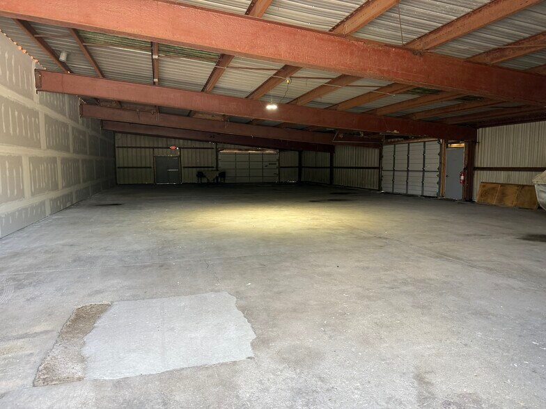 More Photos Of 4030 Dixie Hwy, Waterford Marina For Sale