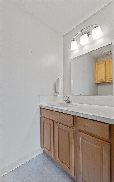 More Photos Of 1140 Ne Highway 101, Lincoln City Office For Sale