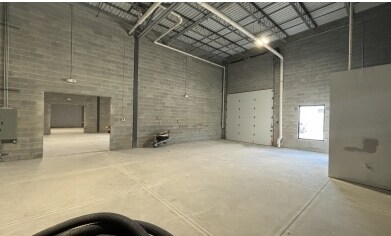 More Photos Of 33421-33425 Kelly Rd, Fraser Manufacturing For Sale