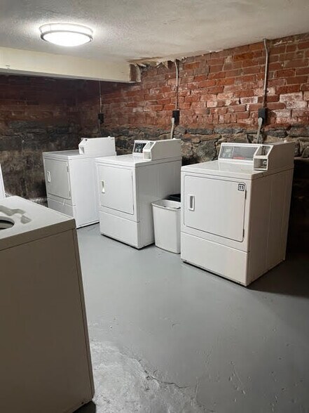 More Photos Of 174 Ashley St, Hartford Apartments For Sale