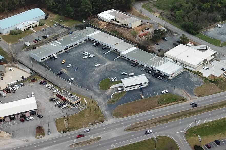 More Photos Of 2969 Pelham Pky, Pelham General Retail For Lease