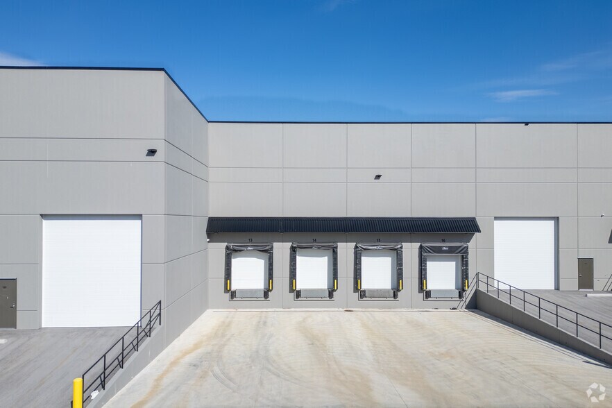 More Photos Of 1873 Forge Pl, Abbotsford Warehouse For Lease