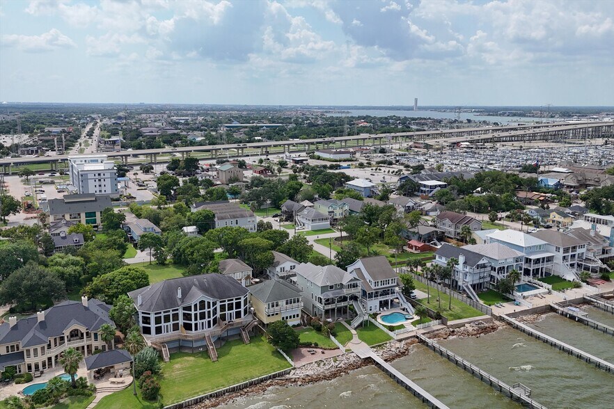 More Photos Of 804 Bay Ave, Kemah Specialty For Sale