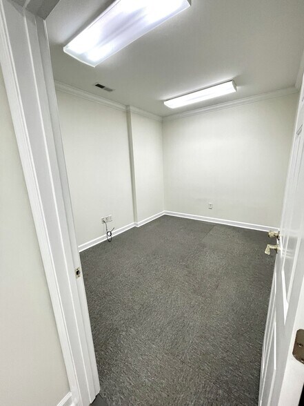 More Photos Of 8402 Six Forks Rd, Raleigh Office For Lease