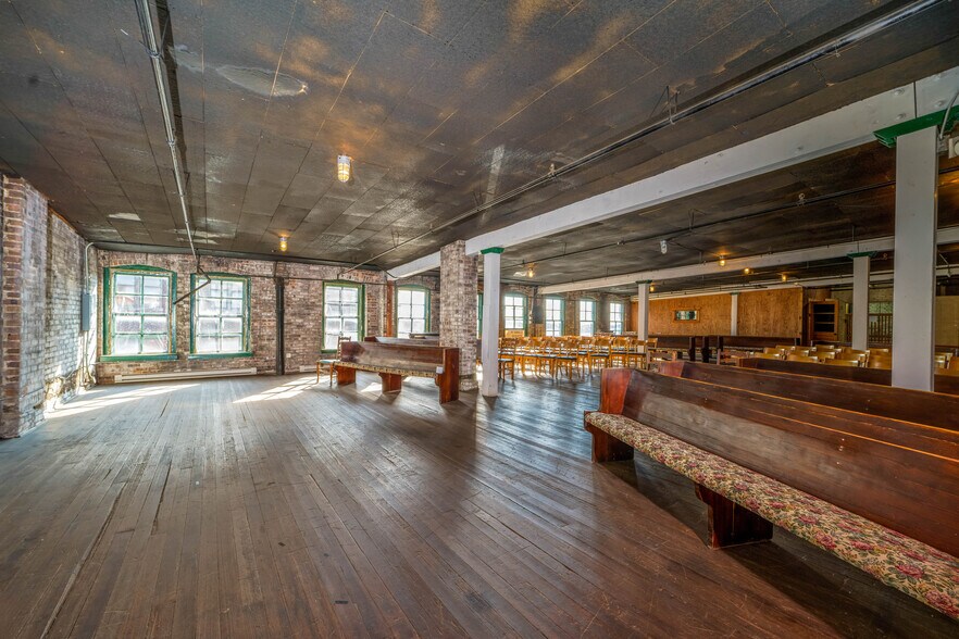 More Photos Of 923 N E St, Richmond Storefront For Sale