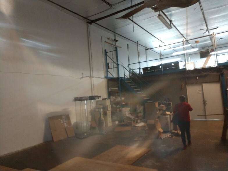 More Photos Of 3001-3017 Greene St, Hollywood Showroom For Lease