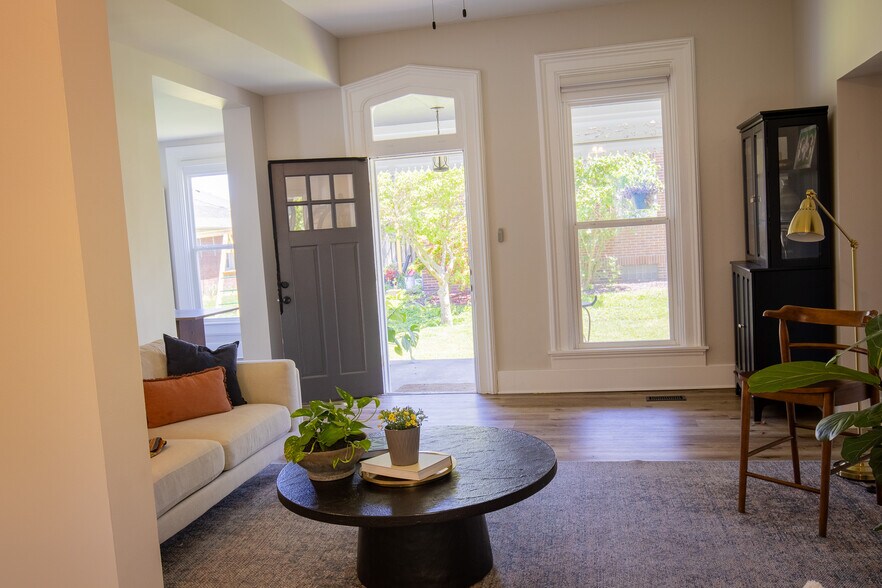 More Photos Of 324 W North St, Lebanon Specialty For Sale