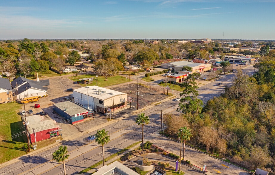 More Photos Of 1112 N Frazier St, Conroe Freestanding For Sale
