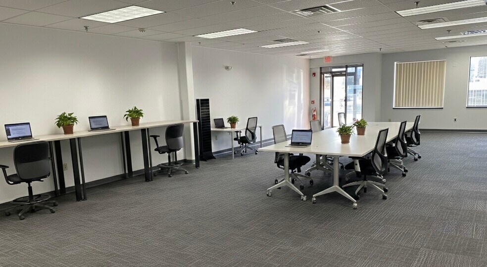 More Photos Of 77 Northeastern Blvd, Nashua Coworking Space