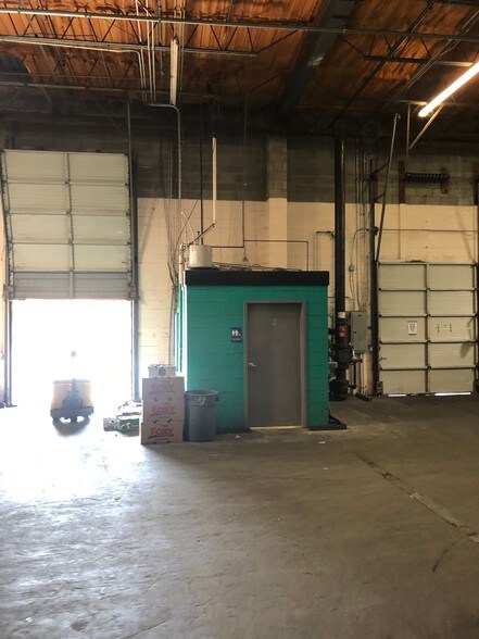 More Photos Of 3809-3811 Castlewood Rd, Richmond Warehouse For Lease