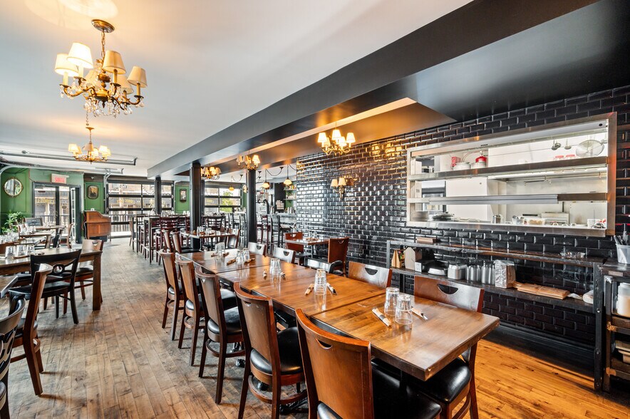 More Photos Of 150 Boul Des Bois-Francs S, Victoriaville Freestanding For Lease