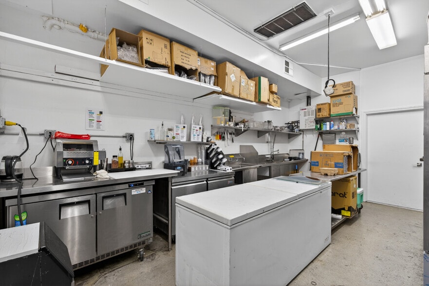 More Photos Of 11925-11927 Ventura Blvd, Studio City Storefront For Lease