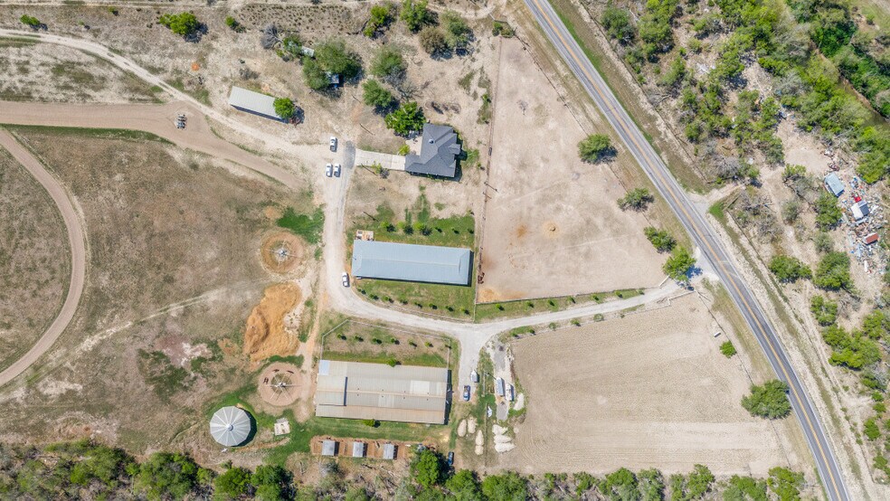 More Photos Of 10023 FM 1303, Floresville Horse Stables For Sale