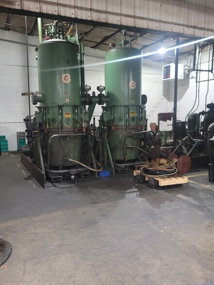 More Photos Of 1 7th St SW, Chisholm Manufacturing For Sale