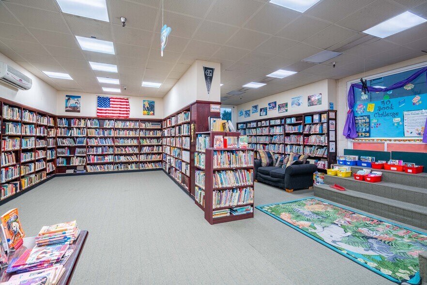 More Photos Of 2911 N San Fernando Rd, Los Angeles Schools For Lease