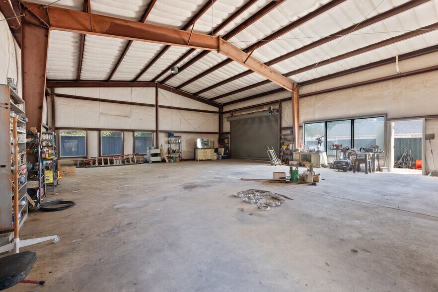 More Photos Of 5565 NE Stephens St, Winchester Auto Repair For Sale
