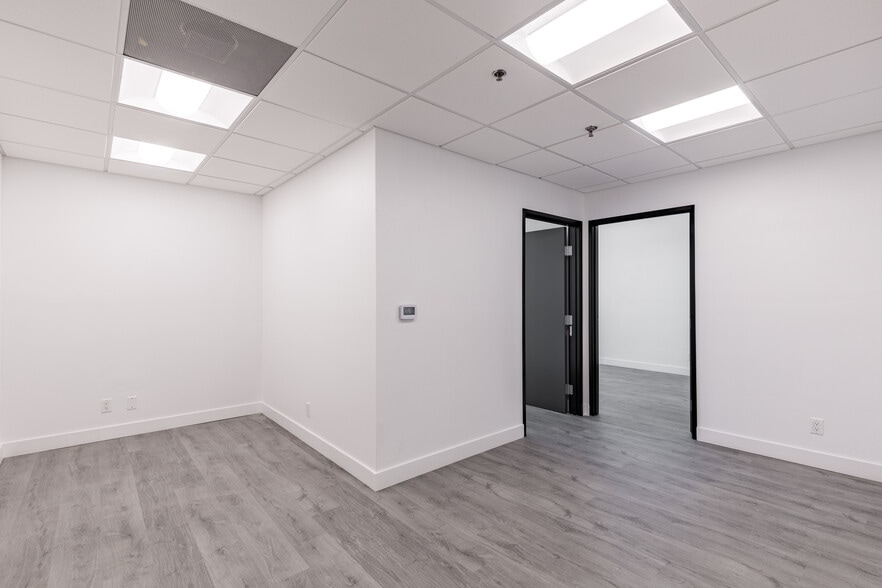 More Photos Of 11712 Moorpark St, Studio City Loft Creative Space For Lease