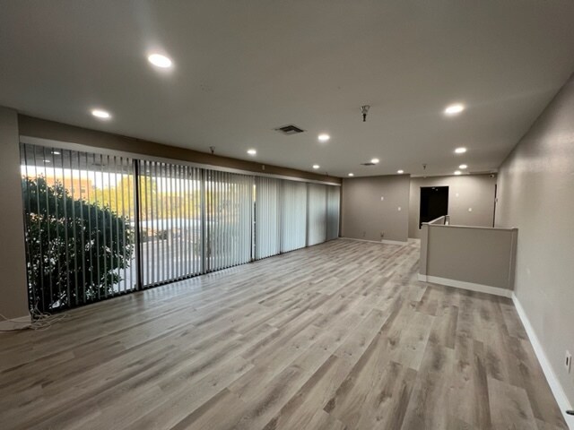 More Photos Of 7631 E Greenway Rd, Scottsdale Warehouse For Lease