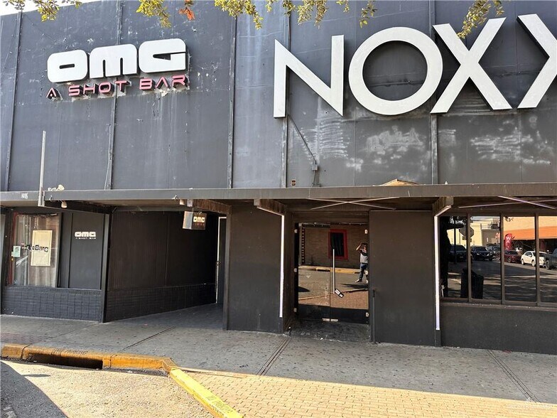 More Photos Of 200 S 17th St, McAllen Bar For Sale