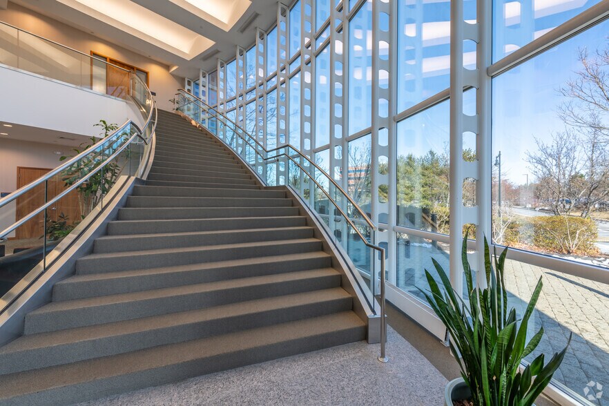 More Photos Of 175 Crossing Blvd, Framingham Office For Lease