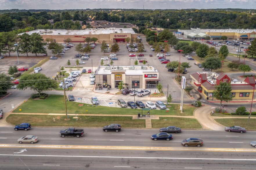 More Photos Of 6995 S Broadway Ave, Tyler Restaurant For Lease