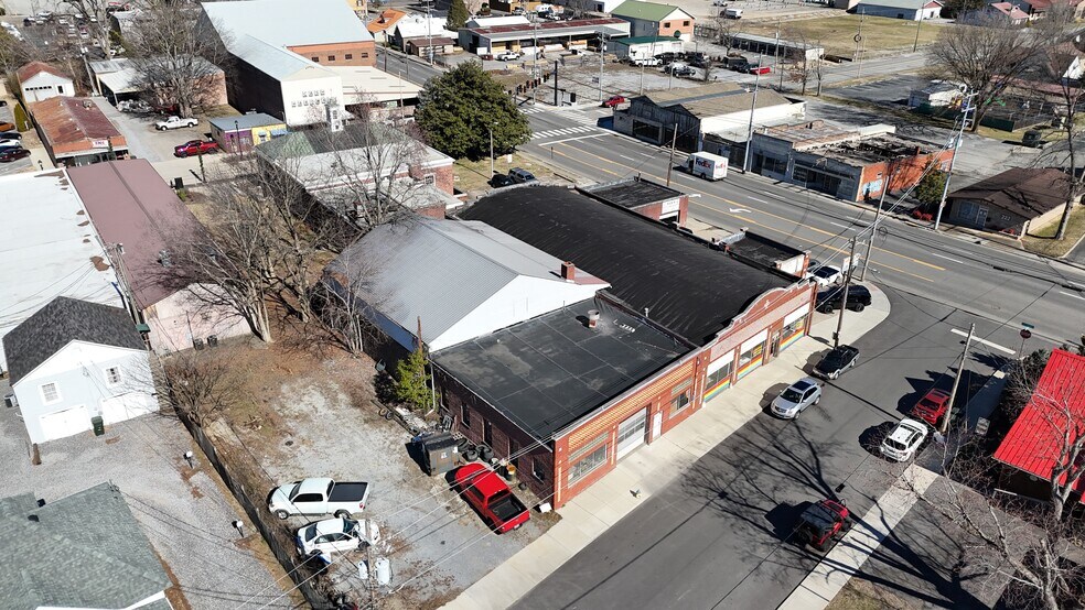 More Photos Of 221 Parkway, Sevierville Auto Repair For Lease