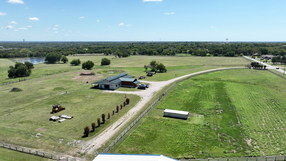 More Photos Of 1253 N Hill St, Van Alstyne Light Distribution For Sale