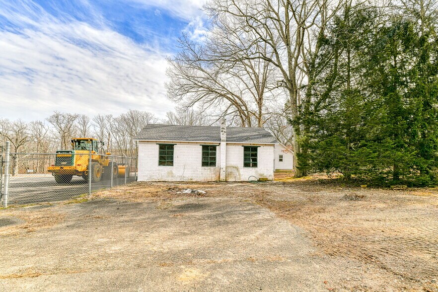More Photos Of 314 Monmouth Rd, Millstone Township Land For Lease