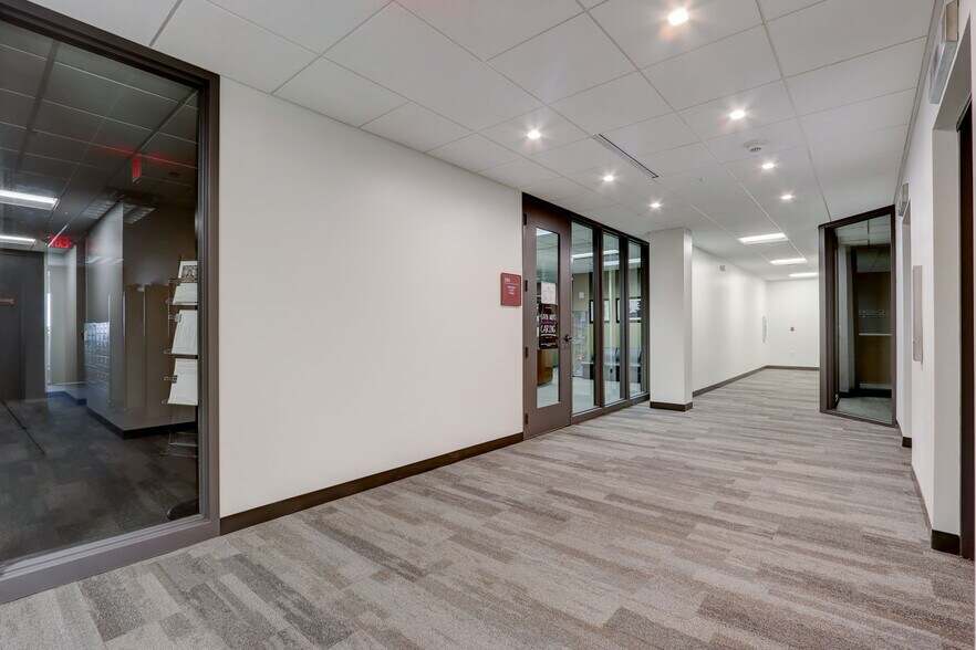 More Photos Of 3077 N Mayfair Rd, Wauwatosa Medical For Lease