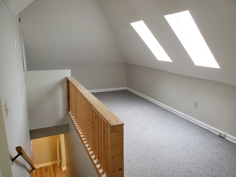 More Photos Of 1584-1586 S High St, Columbus Storefront Retail Residential For Sale