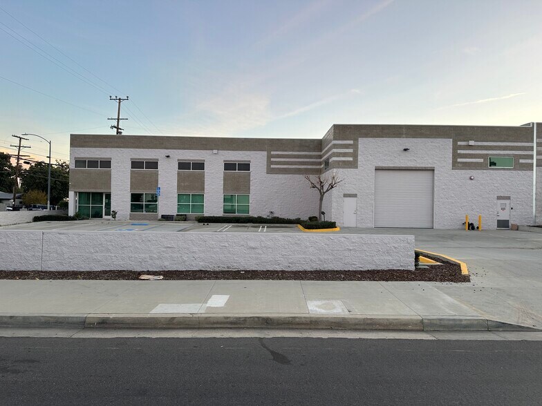 More Photos Of 7655 Kester Ave, Van Nuys Warehouse For Lease