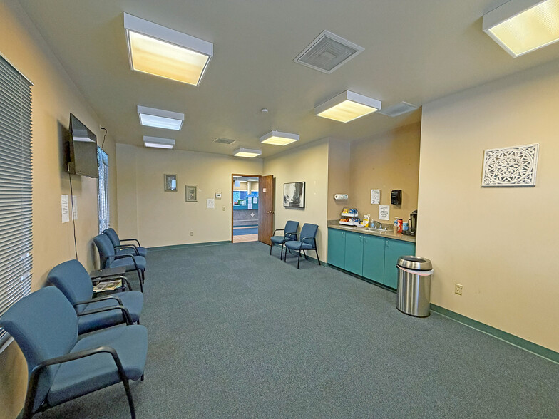 More Photos Of 211 Madison Ave, Wood River Office For Sale
