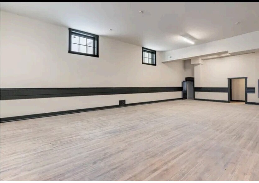 More Photos Of 17 N Sandusky St, Delaware Storefront Retail Office For Lease
