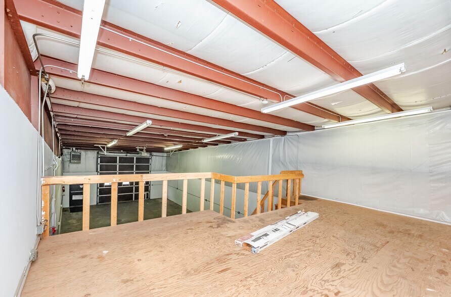 More Photos Of 16 Kingston Rd, Exeter Light Manufacturing For Sale