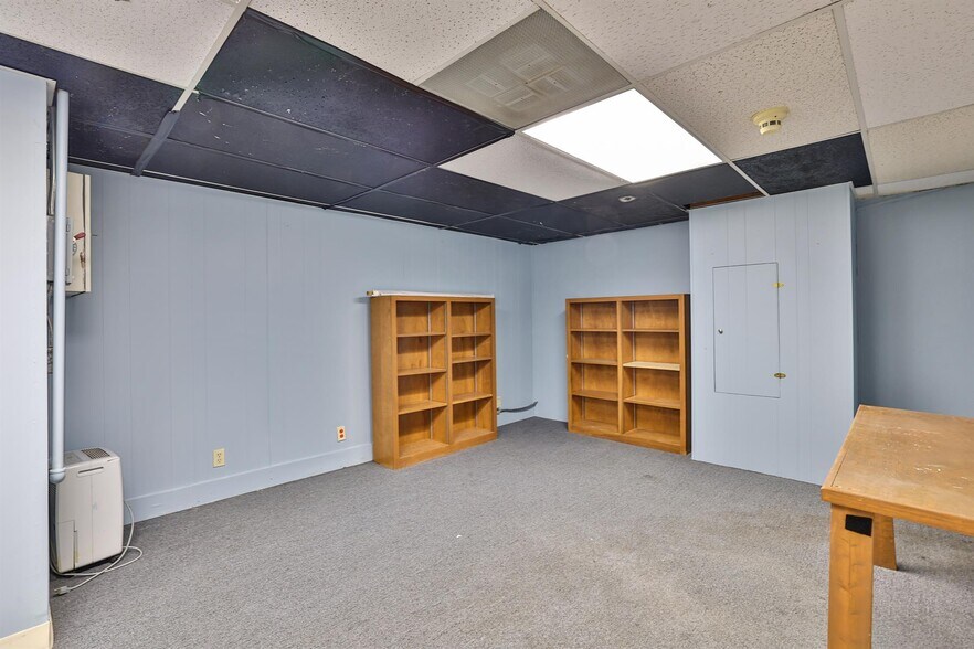 More Photos Of 2029 Madison Rd, Cincinnati Storefront Retail Residential For Sale