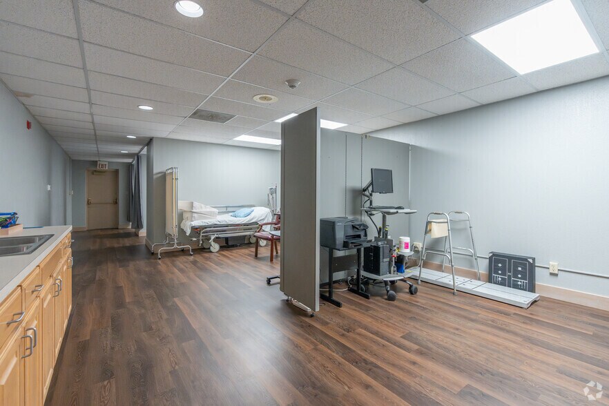 More Photos Of 1722 9th St, Wichita Falls Medical For Sale