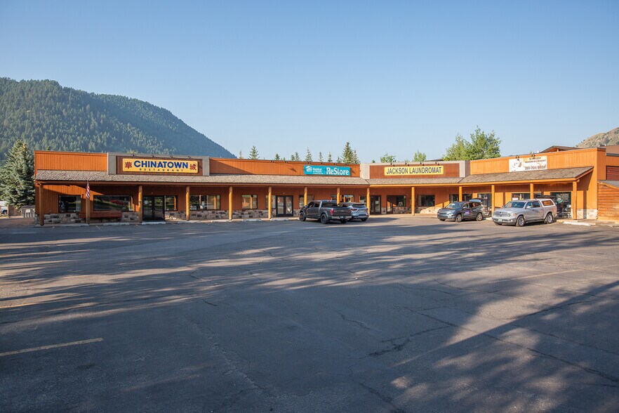 More Photos Of 850 W Broadway Ave, Jackson Storefront For Sale