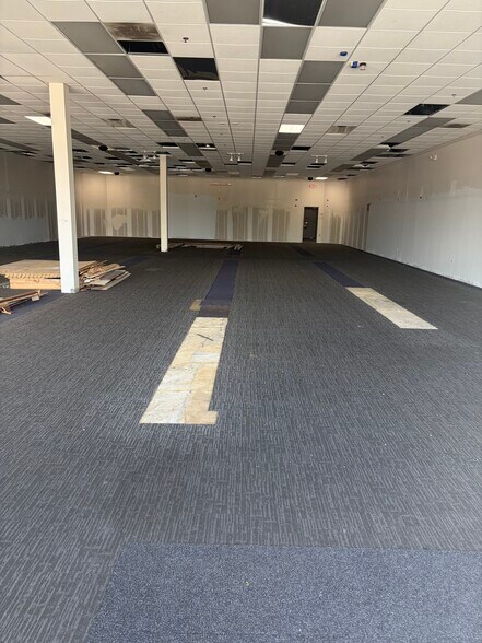 More Photos Of 4398 I-30 Hwy, Dallas Freestanding For Lease