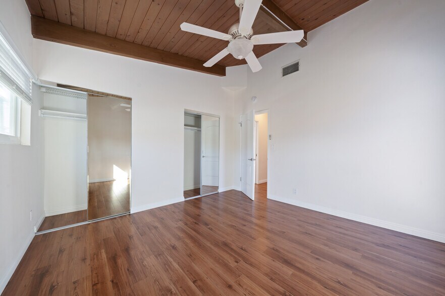 More Photos Of 2014-2016 Peyton Ave, Burbank Apartments For Sale