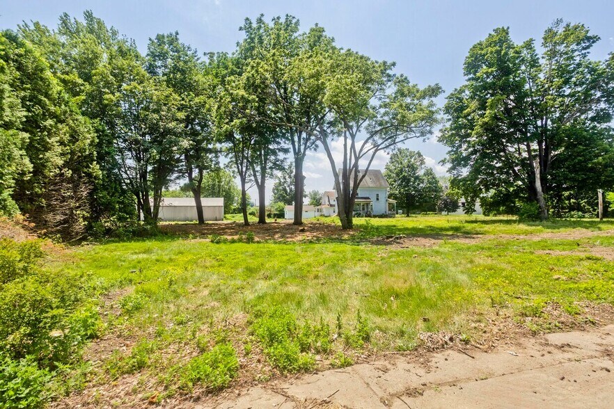 More Photos Of 166-186 Ashley Ave, West Springfield Land For Lease