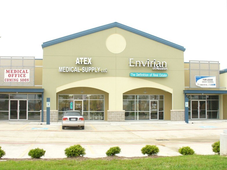 More Photos Of 9405 Huffmeister Rd, Houston Storefront Retail Office For Lease