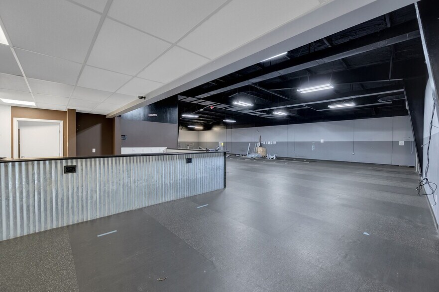 More Photos Of 7510 Lawndale St, Houston Warehouse For Sale