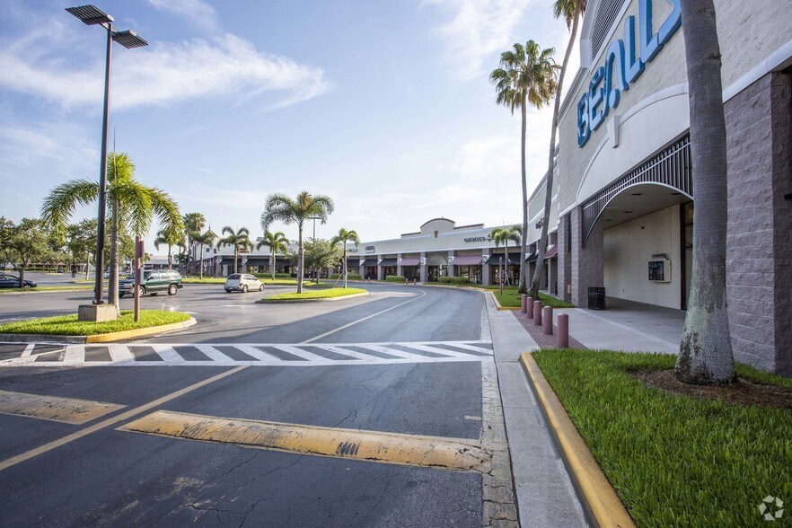 More Photos Of 2301 Del Prado Blvd S, Cape Coral General Retail For Lease